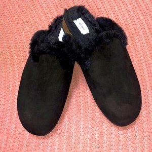 OLD NAVY FUR SLIPPERS/SLIDES